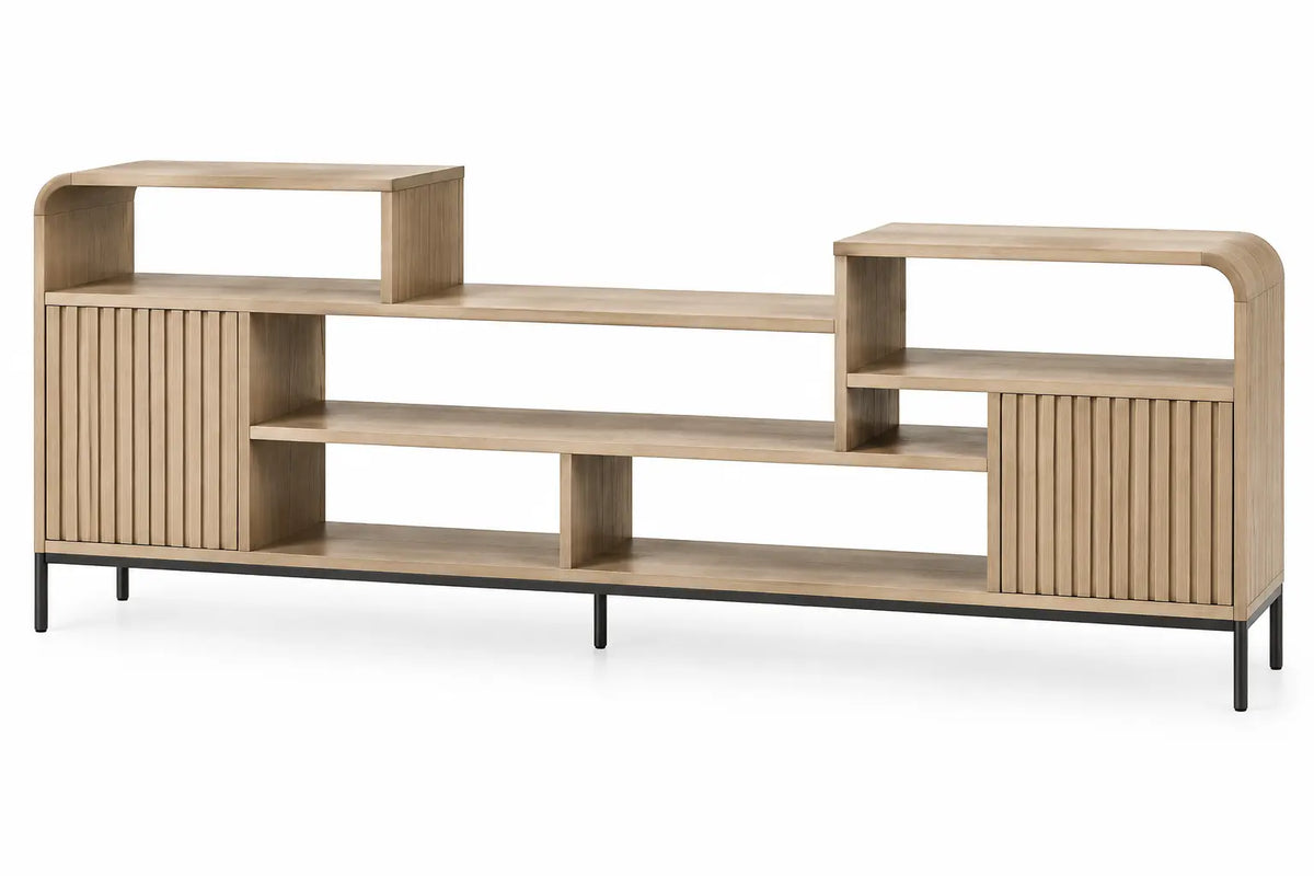 Mueble bajo para televisión con compartimentos abiertos y estantes, marrón y negro